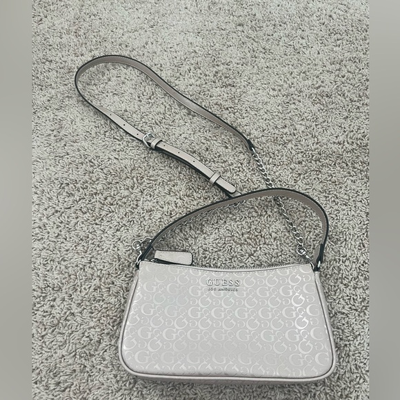 Very light pink/ neutral crossbody and shoulder bag Guess bag - Picture 2 of 11